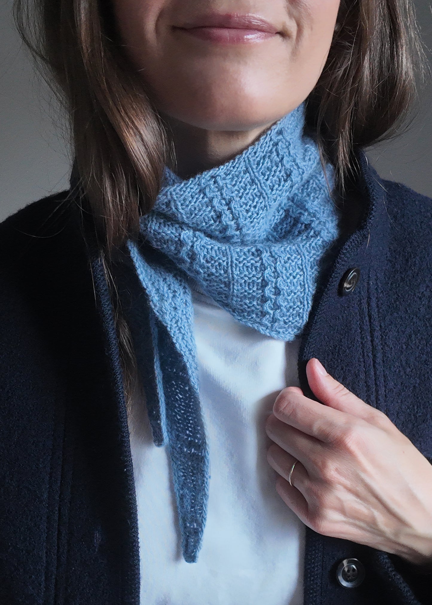 Mono_Swirly Waves Scarf (English)