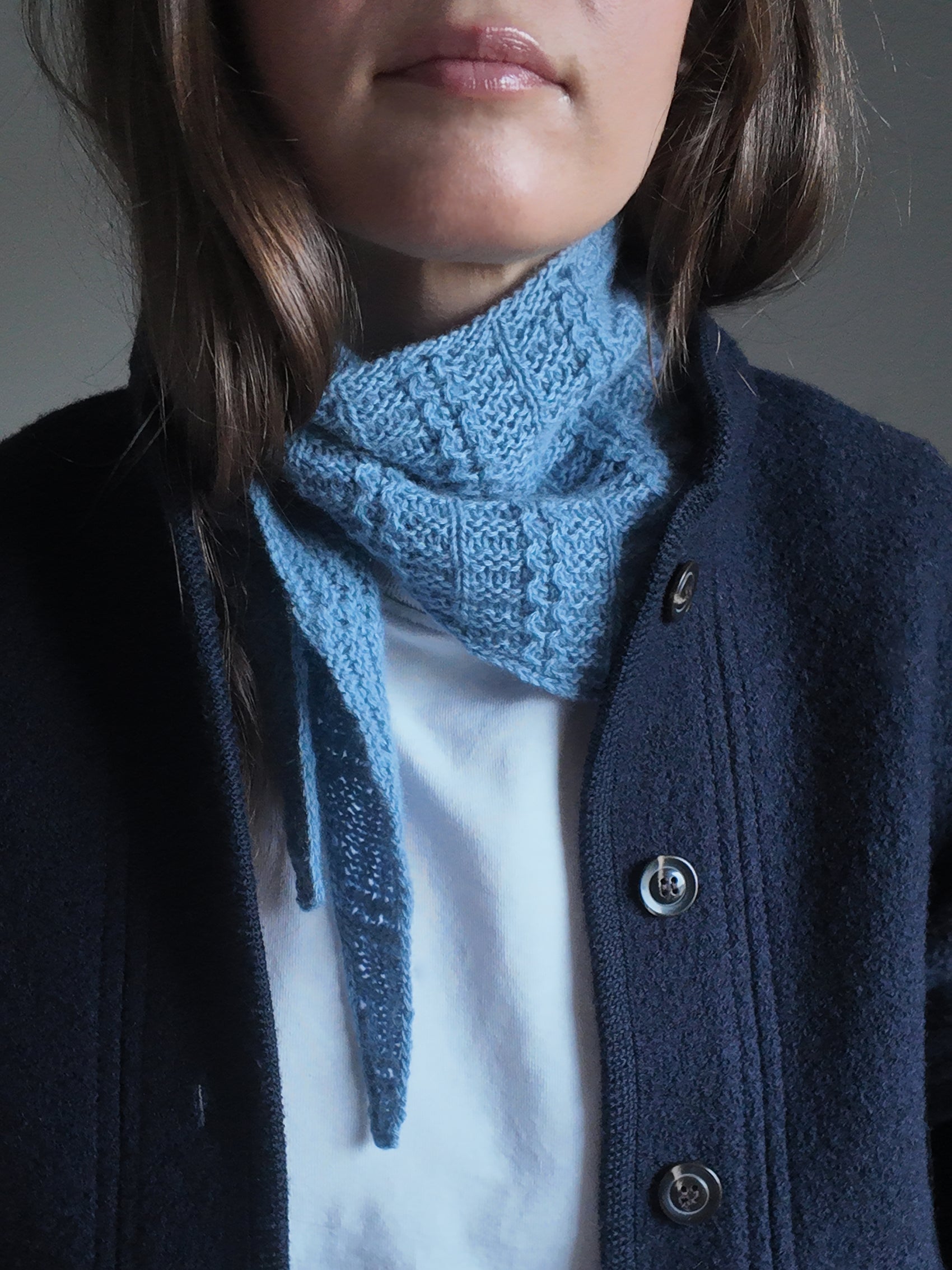 Mono_Swirly Waves Scarf