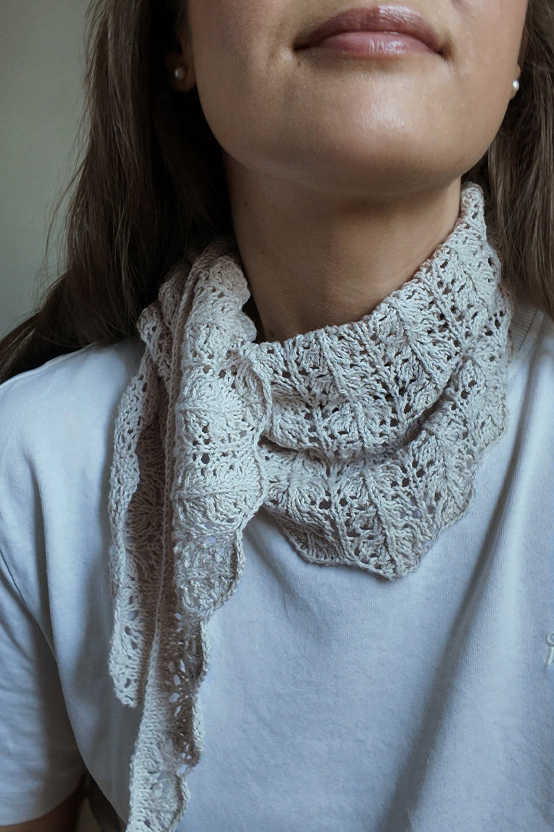 Mono_Floral Lines Scarf (Deutsch)