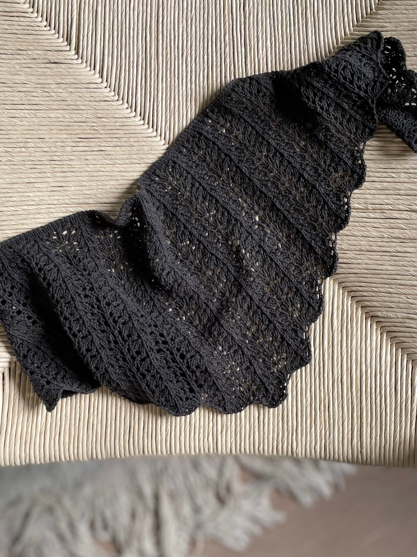 Mono_Floral Lines Scarf (Deutsch)